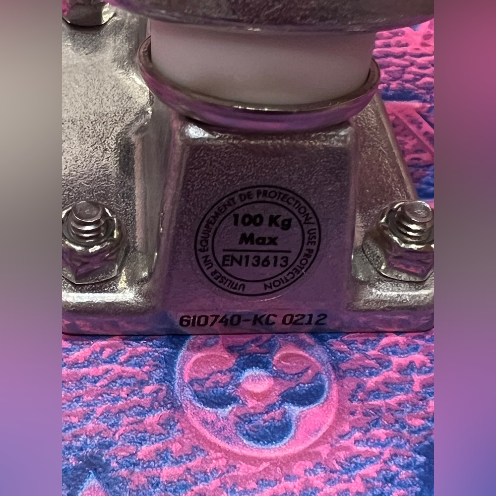 Louis Vuitton monogram skateboard - Picture 6 of 6